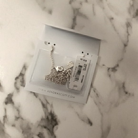 Nwt Authentic Kendra Scott GOLDTONE necklace - Picture 2 of 2